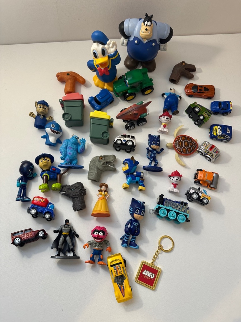 35+ ASSORTED KIDS TOYS / FIGURES / CARS